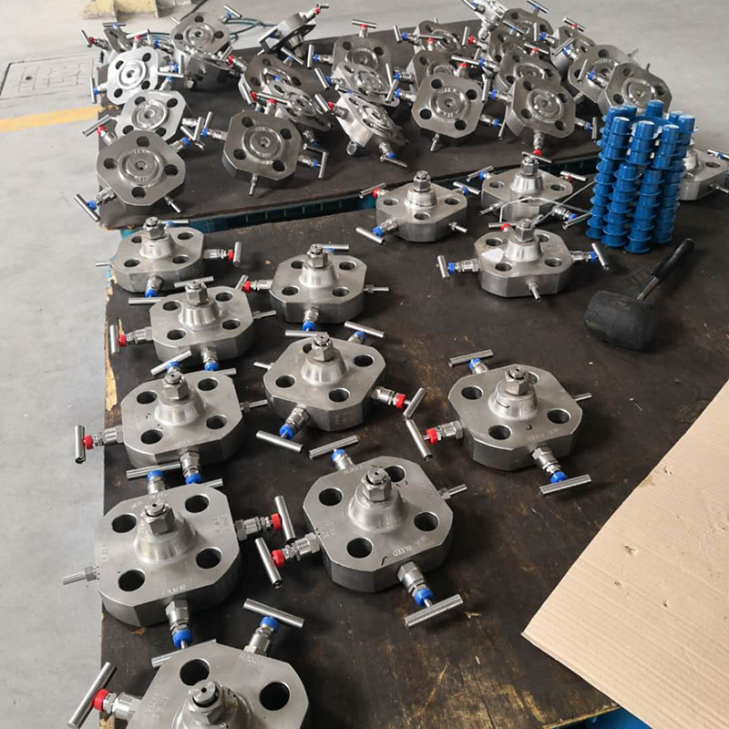 MONO-FLANGE